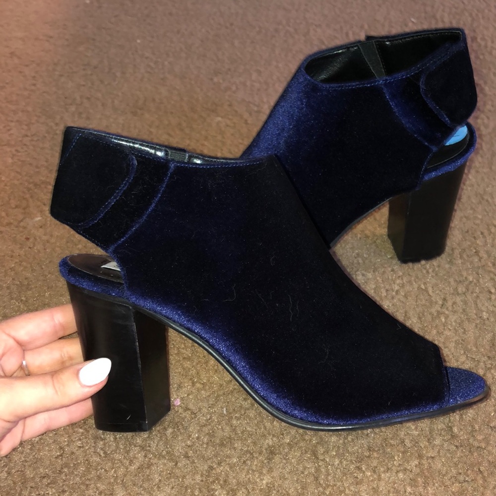 7 1/2 blue velvet suede peep toe booties